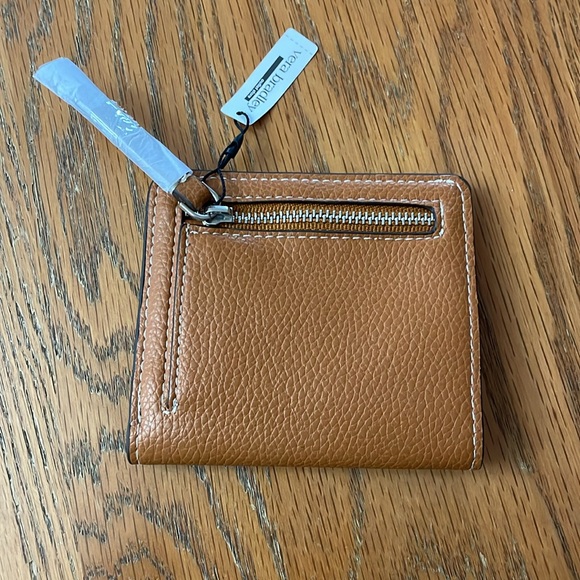 Brand New Vera Bradley Essential Small Wallet!!! - Picture 2 of 5